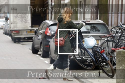 Amsterdam 9 februari 2018
Actrice Ilse Warringa ( de luizenmoeder) haalt haar dochter op op school.