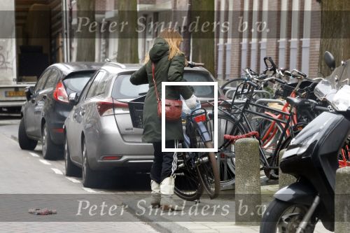 Amsterdam 9 februari 2018
Actrice Ilse Warringa ( de luizenmoeder) haalt haar dochter op op school.
