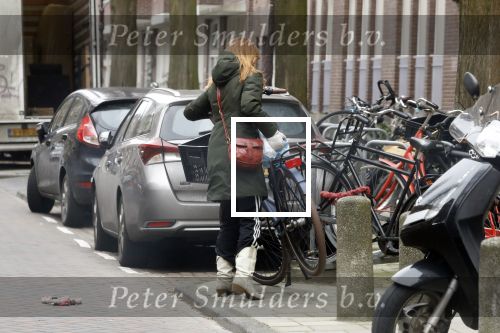 Amsterdam 9 februari 2018
Actrice Ilse Warringa ( de luizenmoeder) haalt haar dochter op op school.