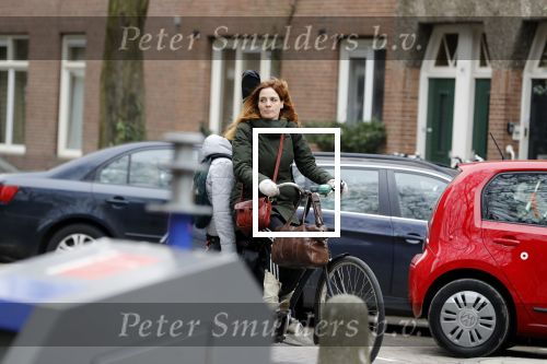Amsterdam 9 februari 2018
Actrice Ilse Warringa ( de luizenmoeder) haalt haar dochter op op school.