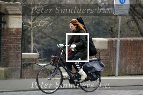Amsterdam 9 februari 2018
Actrice Ilse Warringa ( de luizenmoeder) haalt haar dochter op op school.