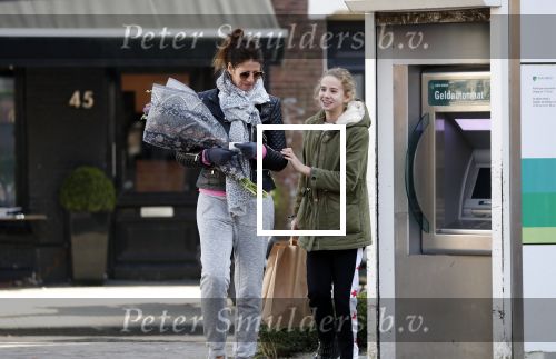 Amsterdam 24 februari 2018
Isa Hoes met dochter Vlinder in Amsterdam zuid