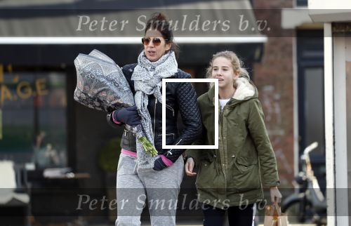 Amsterdam 24 februari 2018
Isa Hoes met dochter Vlinder in Amsterdam zuid