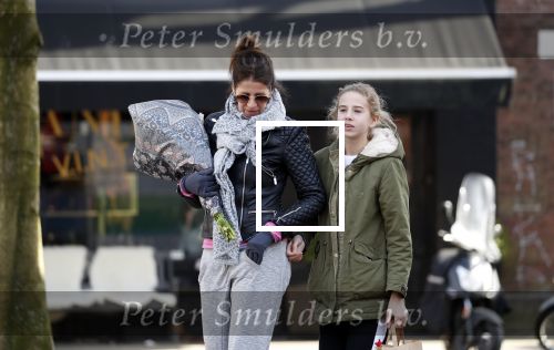 Amsterdam 24 februari 2018
Isa Hoes met dochter Vlinder in Amsterdam zuid