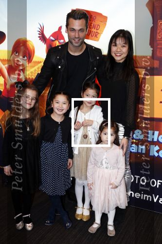 Amsterdam 11 februari 2018
Premiere Ted en het geheim van koning Midas in Pathe arena. jan Kooijman met vrouw kinderen en vriendinnetjes