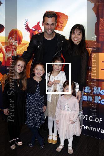 Amsterdam 11 februari 2018
Premiere Ted en het geheim van koning Midas in Pathe arena. jan Kooijman met vrouw kinderen en vriendinnetjes