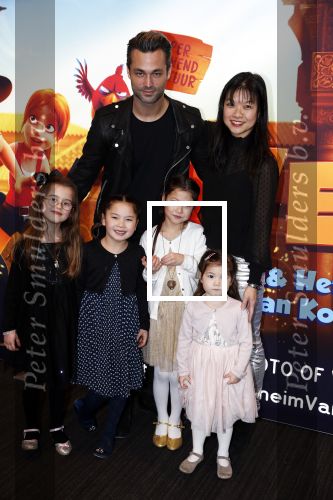 Amsterdam 11 februari 2018
Premiere Ted en het geheim van koning Midas in Pathe arena. jan Kooijman met vrouw kinderen en vriendinnetjes