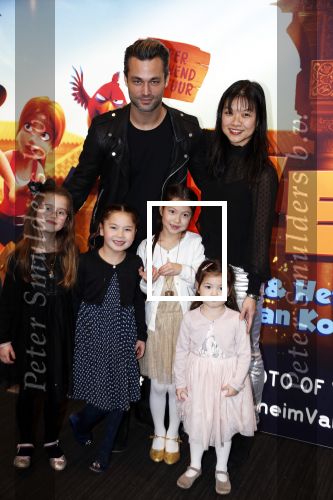 Amsterdam 11 februari 2018
Premiere Ted en het geheim van koning Midas in Pathe arena. jan Kooijman met vrouw kinderen en vriendinnetjes