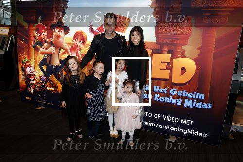 Amsterdam 11 februari 2018
Premiere Ted en het geheim van koning Midas in Pathe arena. jan Kooijman met vrouw kinderen en vriendinnetjes