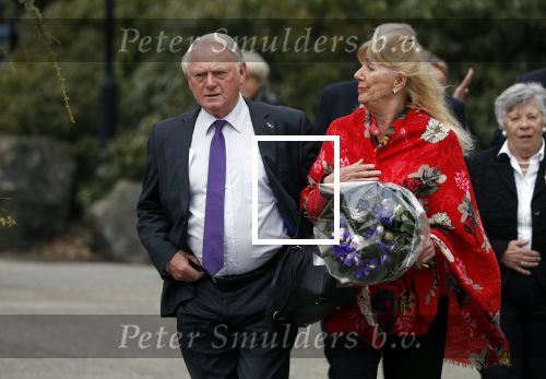Leusden 6 maart 2018
Crematie Mies Bouwman in crematorium Leusden. Jan nagel met zijn vrouw