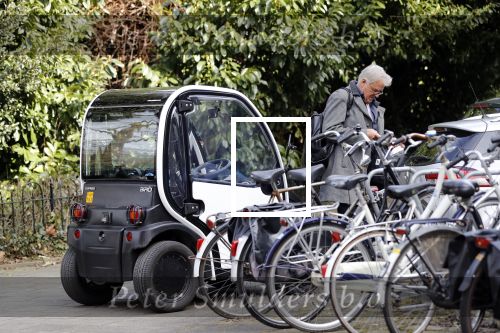 Amsterdam 9 maart 2018 
Jeroen Krabbe in zijn Biro karretje/wagentje.