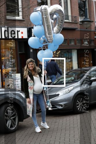 Amsterdam 11 maart 2018
Kim Kotter zwanger met blauwe ballonnen