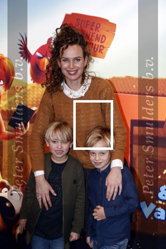 Amsterdam 11 februari 2018
Premiere Ted en het geheim van koning Midas in Pathe arena. Kim Pieters met zoon(s)?