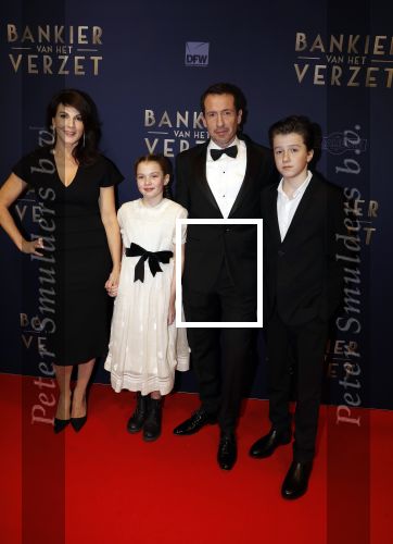 Amsterdam 5 maart 2018
Premiere bankier van het verzet in het de Lemar theater. Jacob Derwig met vrouw Kim v Kooten en hun kinderen