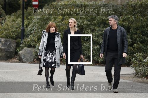 Leusden 6 maart 2018
Crematie Mies Bouwman in crematorium Leusden. Liesbeth List met dochter Elisah en schoonzoon