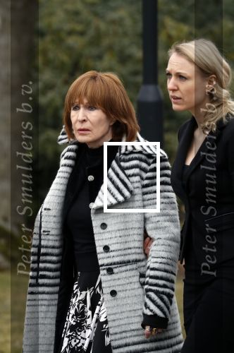 Leusden 6 maart 2018
Crematie Mies Bouwman in crematorium Leusden. Liesbeth List met dochter Elisah en schoonzoon