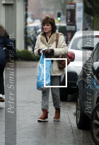 Amsterdam 19 februari 2018 
Linda v Dijck doet  boodschappen op de cornelis schuytstraat