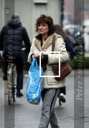 Amsterdam 19 februari 2018 
Linda v Dijck doet  boodschappen op de cornelis schuytstraat