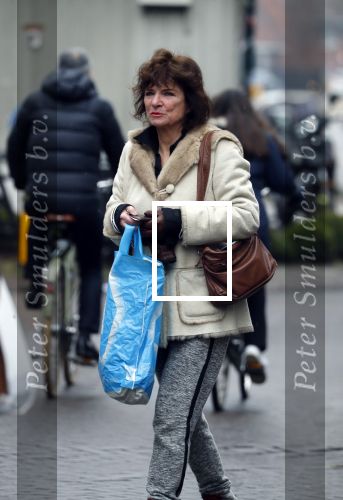 Amsterdam 19 februari 2018 
Linda v Dijck doet  boodschappen op de cornelis schuytstraat