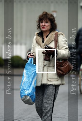 Amsterdam 19 februari 2018 
Linda v Dijck doet  boodschappen op de cornelis schuytstraat