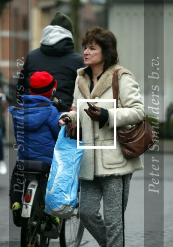 Amsterdam 19 februari 2018 
Linda v Dijck doet  boodschappen op de cornelis schuytstraat