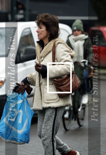Amsterdam 19 februari 2018 
Linda v Dijck doet  boodschappen op de cornelis schuytstraat