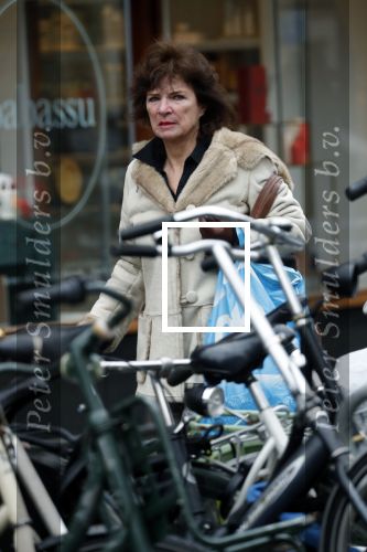 Amsterdam 19 februari 2018 
Linda v Dijck doet  boodschappen op de cornelis schuytstraat