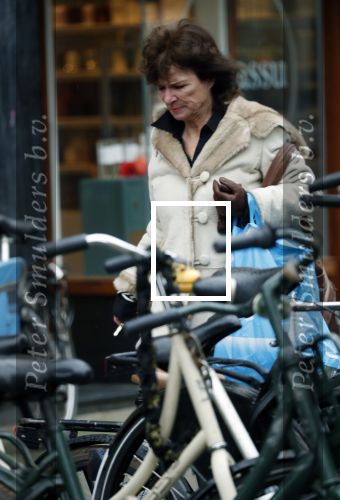 Amsterdam 19 februari 2018 
Linda v Dijck doet  boodschappen op de cornelis schuytstraat