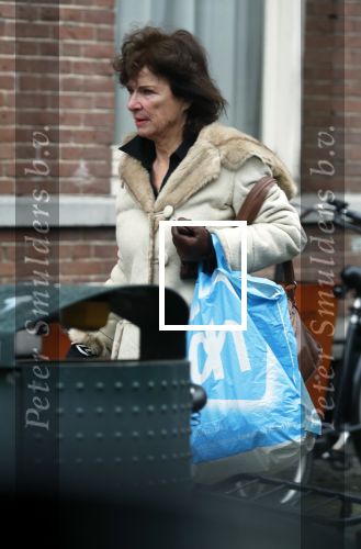 Amsterdam 19 februari 2018 
Linda v Dijck doet  boodschappen op de cornelis schuytstraat