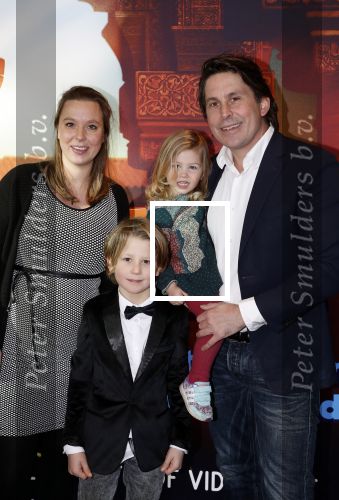 Amsterdam 11 februari 2018
Premiere Ted en het geheim van koning Midas in Pathe arena. Lodewijk Hoekstra met zijn zwangere vriendin en zijn kinderen