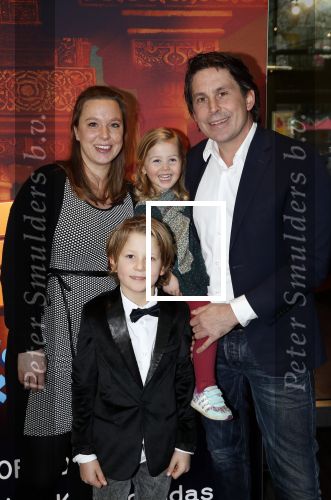 Amsterdam 11 februari 2018
Premiere Ted en het geheim van koning Midas in Pathe arena. Lodewijk Hoekstra met zijn zwangere vriendin en zijn kinderen