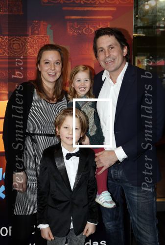 Amsterdam 11 februari 2018
Premiere Ted en het geheim van koning Midas in Pathe arena. Lodewijk Hoekstra met zijn zwangere vriendin en zijn kinderen