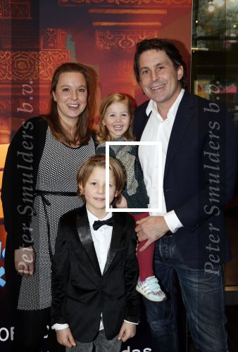 Amsterdam 11 februari 2018
Premiere Ted en het geheim van koning Midas in Pathe arena. Lodewijk Hoekstra met zijn zwangere vriendin en zijn kinderen