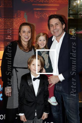Amsterdam 11 februari 2018
Premiere Ted en het geheim van koning Midas in Pathe arena. Lodewijk Hoekstra met zijn zwangere vriendin en zijn kinderen