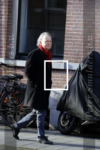 Amsterdam 5 maart 2018 
Paul Haenen wandelend op straat in Amsterdam zuid