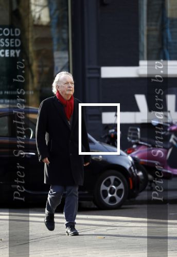 Amsterdam 5 maart 2018 
Paul Haenen wandelend op straat in Amsterdam zuid