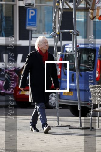 Amsterdam 5 maart 2018 
Paul Haenen wandelend op straat in Amsterdam zuid
