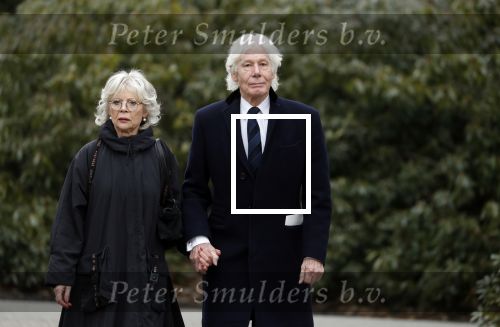 Leusden 6 maart 2018
Crematie Mies Bouwman in crematorium Leusden. Paul v Vliet met zijn vrouw