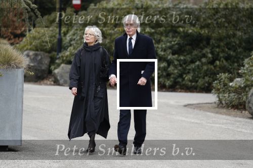Leusden 6 maart 2018
Crematie Mies Bouwman in crematorium Leusden. Paul v Vliet met zijn vrouw