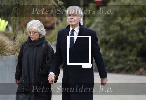 Leusden 6 maart 2018
Crematie Mies Bouwman in crematorium Leusden. Paul v Vliet met zijn vrouw