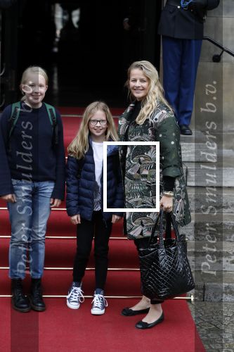 Amsterdam 3 februari 2018 
Prinses Beatrix viert haar 80e verjaardag in het paleis op de dam.
Prinses Mabel met haar kinderen Gravin Luana en Gravin Zaria