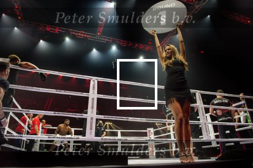 Rotterdam 03-03-2018 
Badr Harie vs Hesdy Gerges - GLORY 51 SuperFight. ring meisje