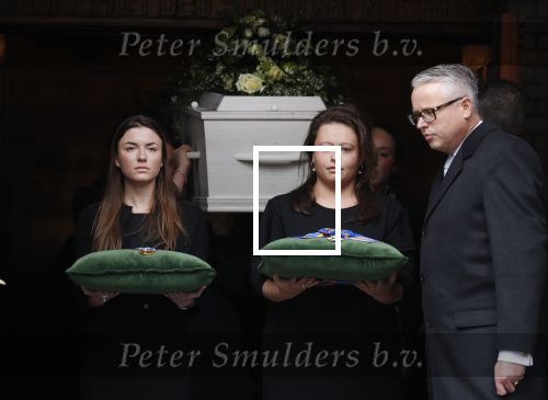 Rotterdam 20 februari 2018
Dienst voor overlijden /begrafenis Ruud Lubbers in de Laurentius Elisabeth Kathedraal. Kleinkinderen dragen de kist