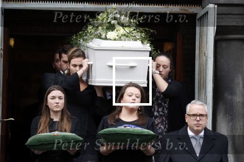 Rotterdam 20 februari 2018
Dienst voor overlijden /begrafenis Ruud Lubbers in de Laurentius Elisabeth Kathedraal. Kleinkinderen dragen de kist