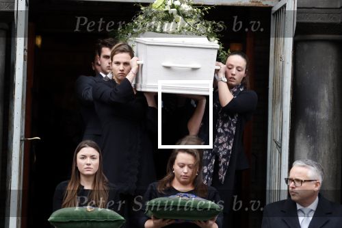 Rotterdam 20 februari 2018
Dienst voor overlijden /begrafenis Ruud Lubbers in de Laurentius Elisabeth Kathedraal. Kleinkinderen dragen de kist