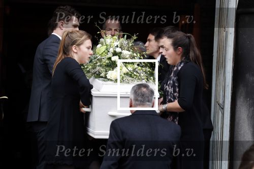 Rotterdam 20 februari 2018
Dienst voor overlijden /begrafenis Ruud Lubbers in de Laurentius Elisabeth Kathedraal. Kleinkinderen dragen de kist