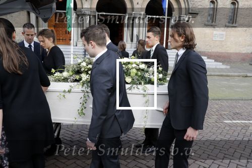 Rotterdam 20 februari 2018
Dienst voor overlijden /begrafenis Ruud Lubbers in de Laurentius Elisabeth Kathedraal. Kleinkinderen dragen de kist