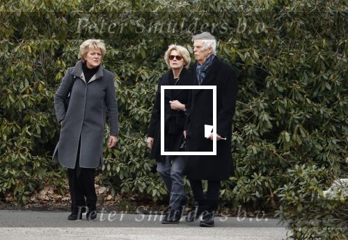 Leusden 6 maart 2018
Crematie Mies Bouwman in crematorium Leusden. Simone Kleinsma met Martine Bijl en Berend Boudewijn