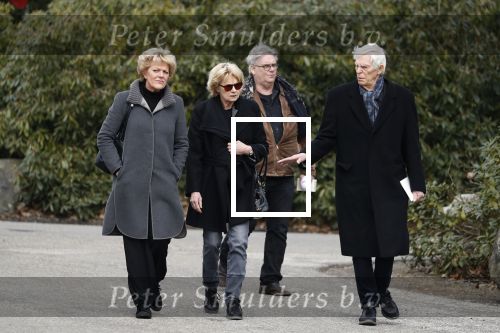 Leusden 6 maart 2018
Crematie Mies Bouwman in crematorium Leusden. Simone Kleinsma met Martine Bijl en Berend Boudewijn