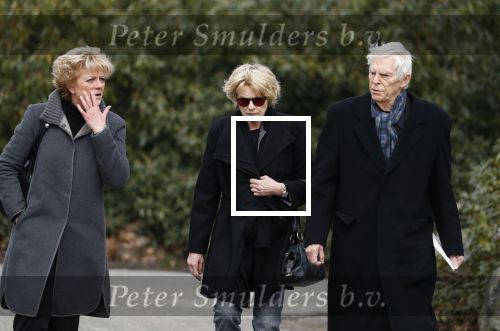 Leusden 6 maart 2018
Crematie Mies Bouwman in crematorium Leusden. Simone Kleinsma met Martine Bijl en Berend Boudewijn